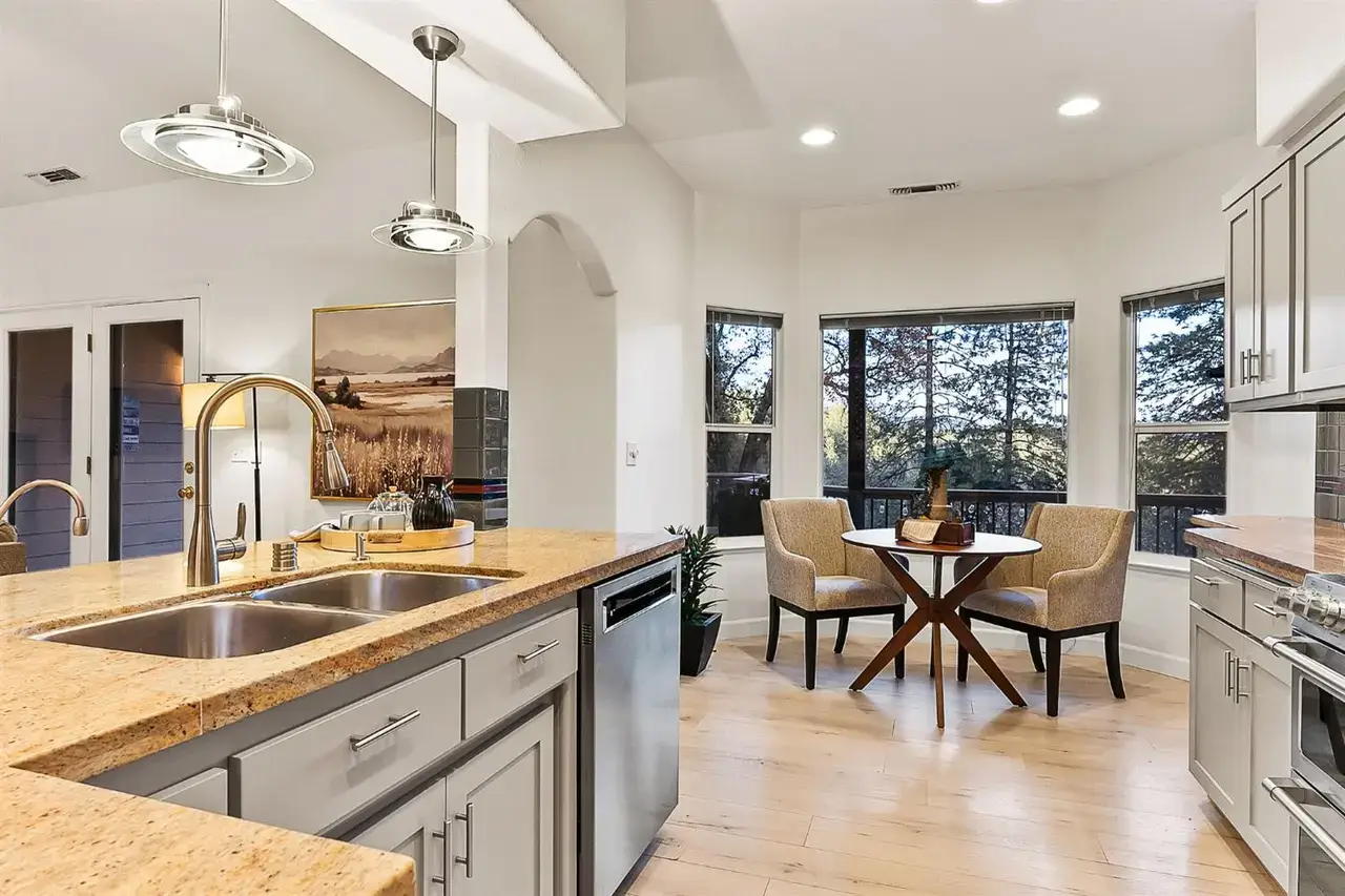 Lori Dr, Grass Valley - Premiere Home Staging & Design