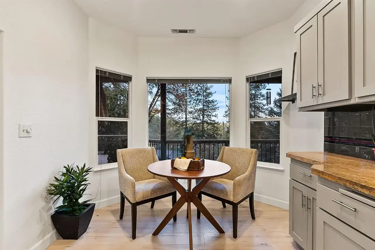 Lori Dr, Grass Valley - Premiere Home Staging & Design