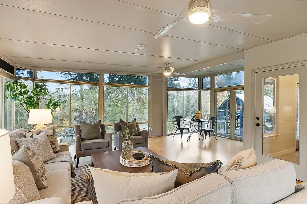 Lori Dr, Grass Valley - Premiere Home Staging & Design