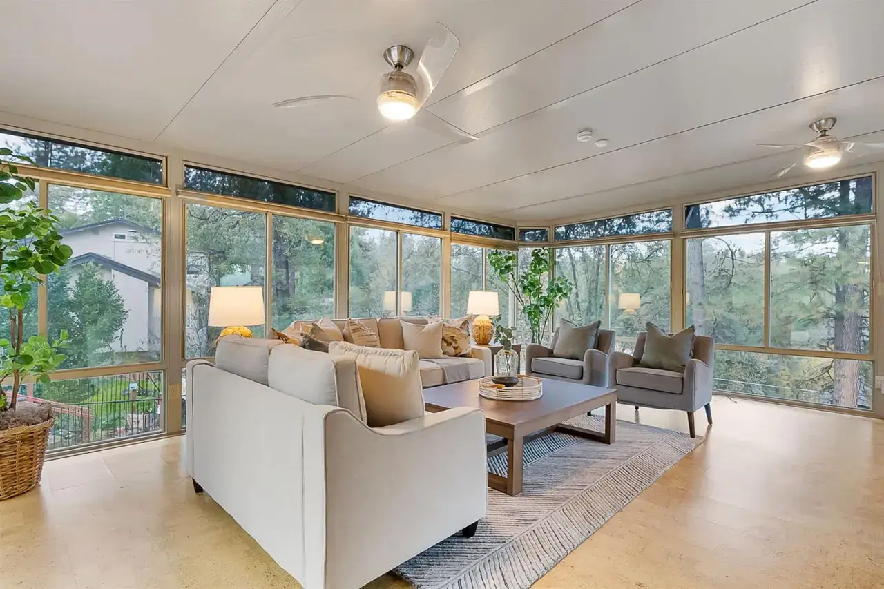 Lori Dr, Grass Valley - Premiere Home Staging & Design