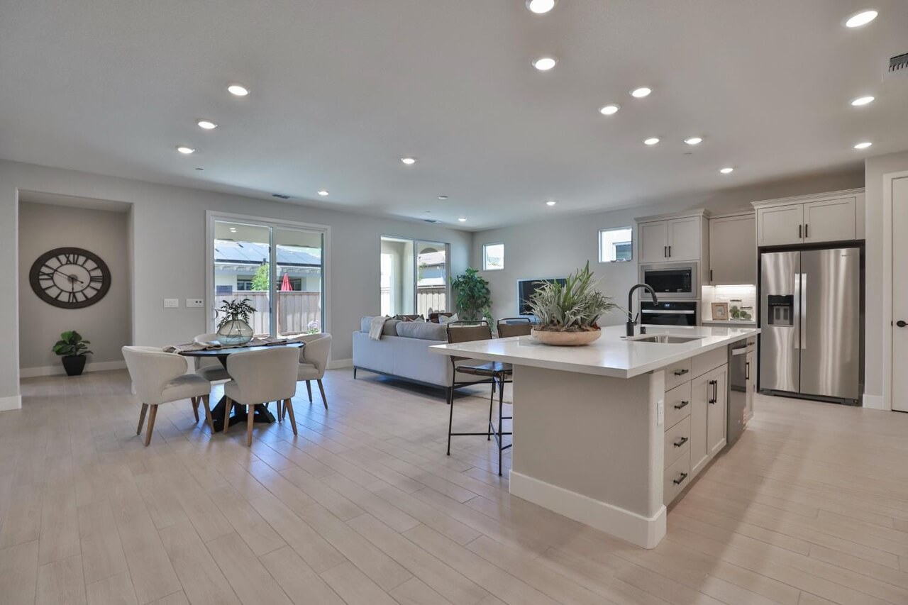 Vintage Oak, Lincoln - Premiere Home Staging & Design