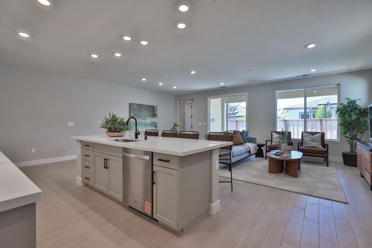 Vintage Oak, Lincoln - Premiere Home Staging & Design