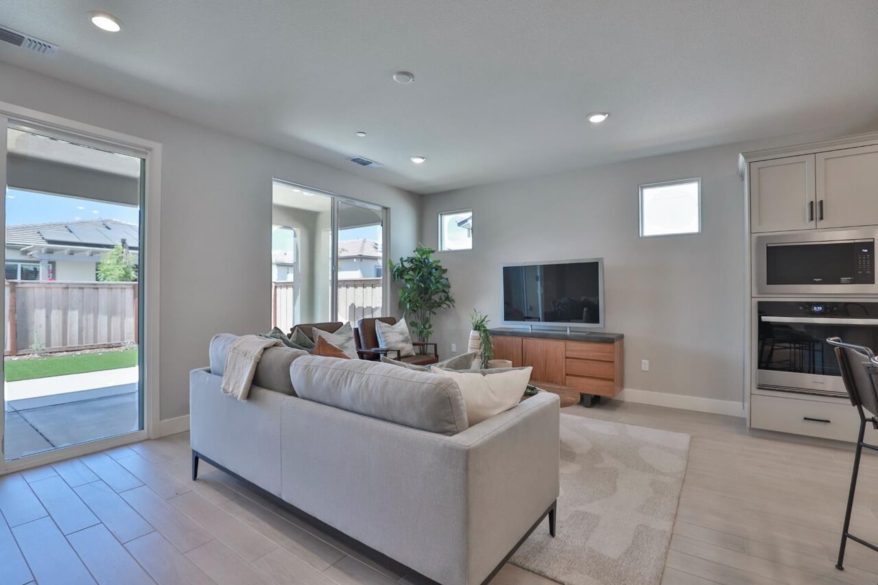 Vintage Oak, Lincoln - Premiere Home Staging & Design