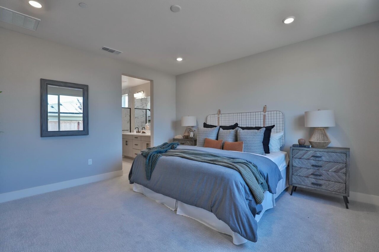 Vintage Oak, Lincoln - Premiere Home Staging & Design