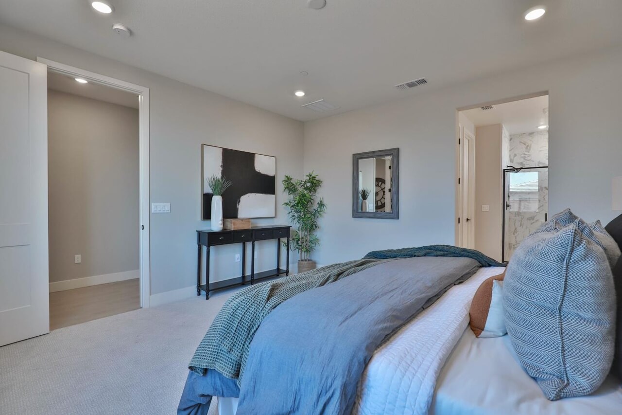 Vintage Oak, Lincoln - Premiere Home Staging & Design