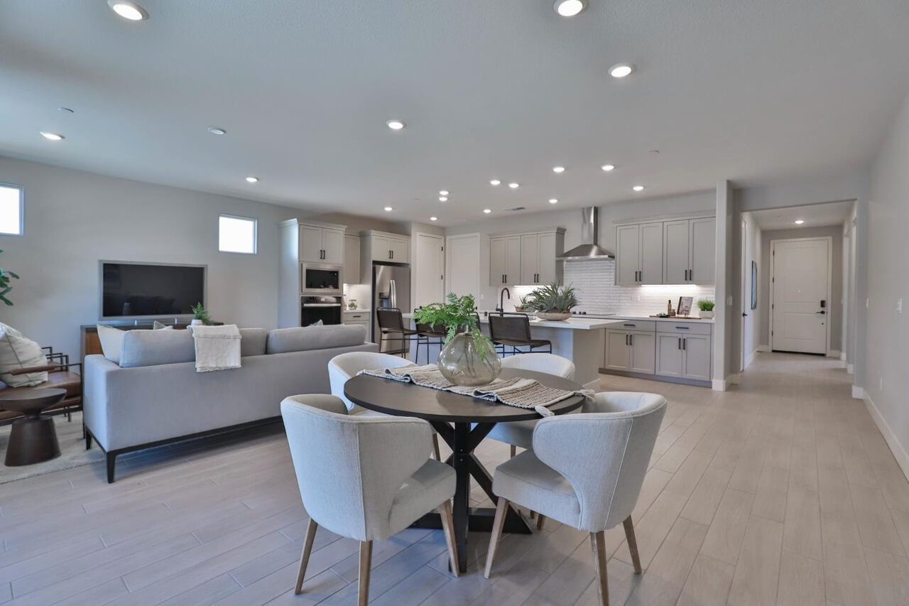 Vintage Oak, Lincoln - Premiere Home Staging & Design