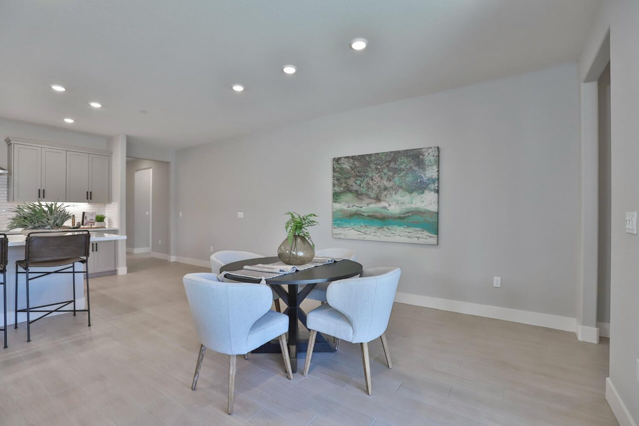 Vintage Oak, Lincoln - Premiere Home Staging & Design