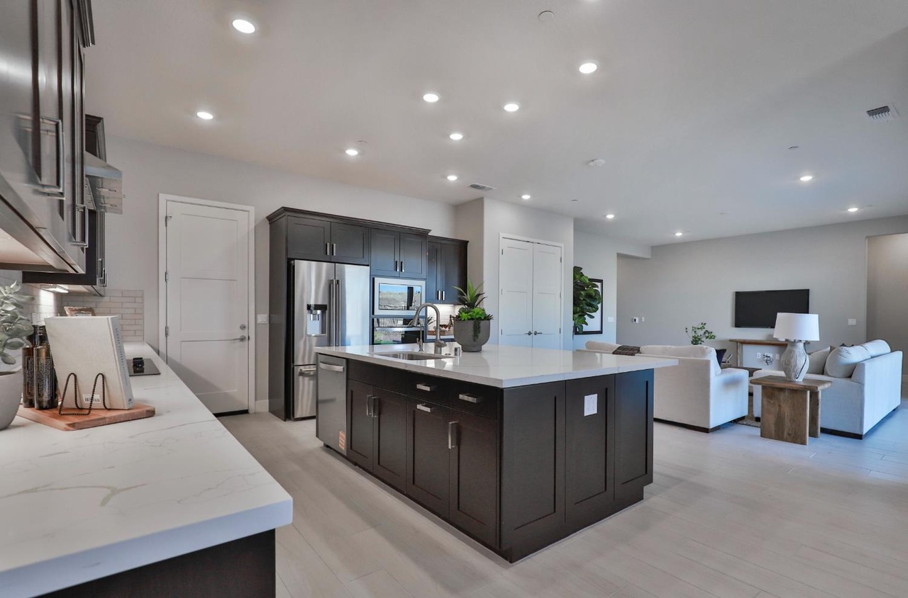 Starglow, Lincoln - Premiere Home Staging & Design