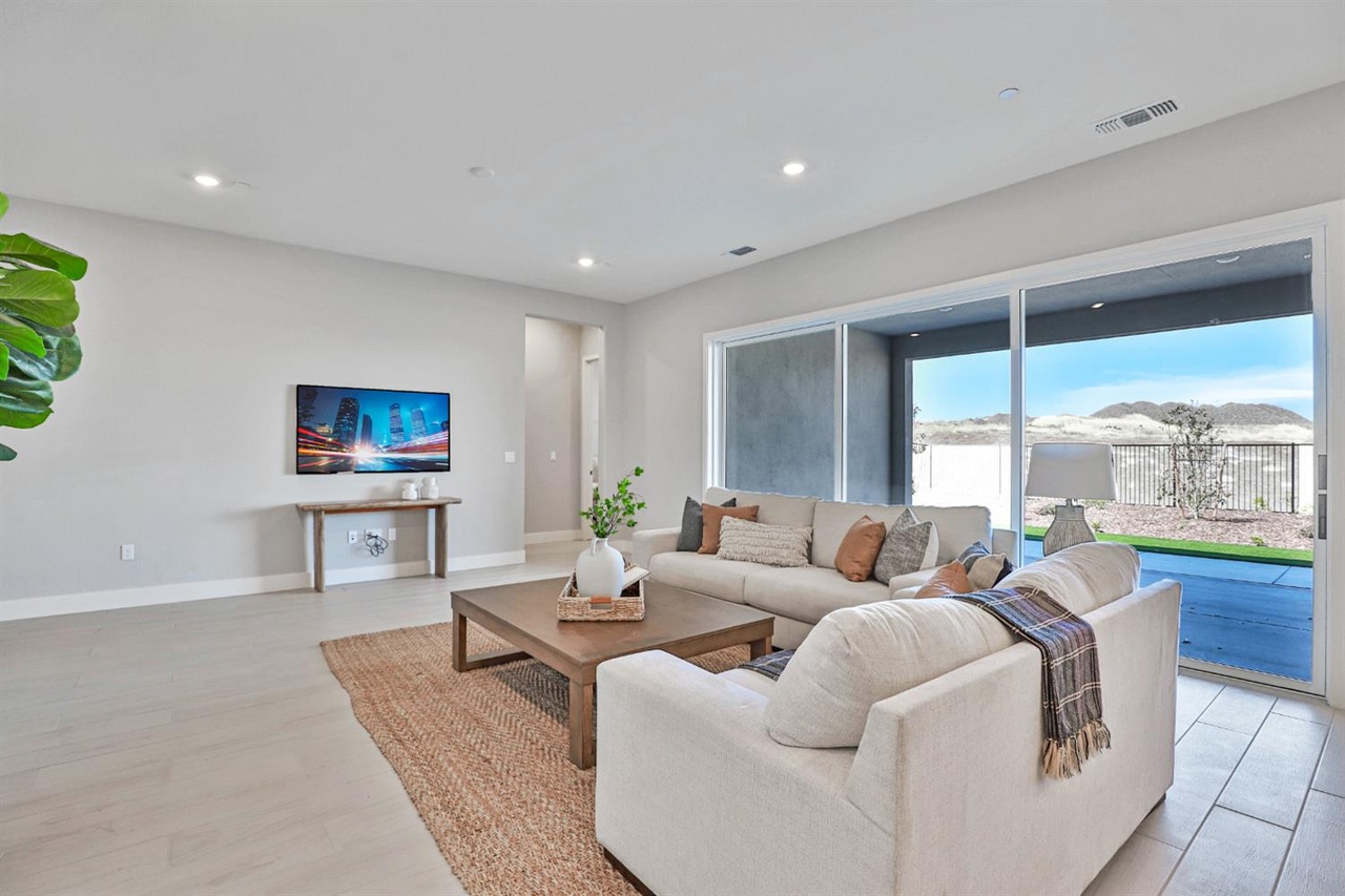 Starglow, Lincoln - Premiere Home Staging & Design