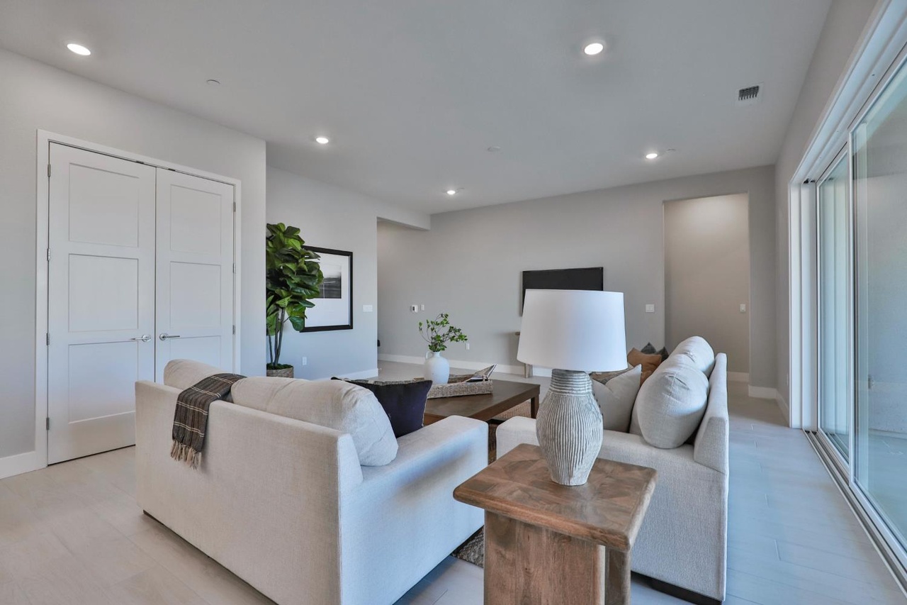 Starglow, Lincoln - Premiere Home Staging & Design