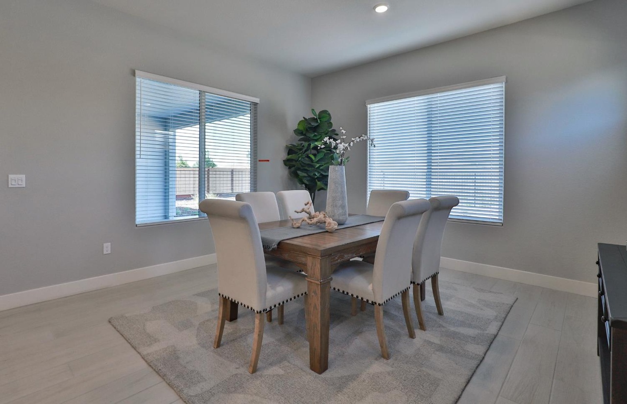 Starglow, Lincoln - Premiere Home Staging & Design