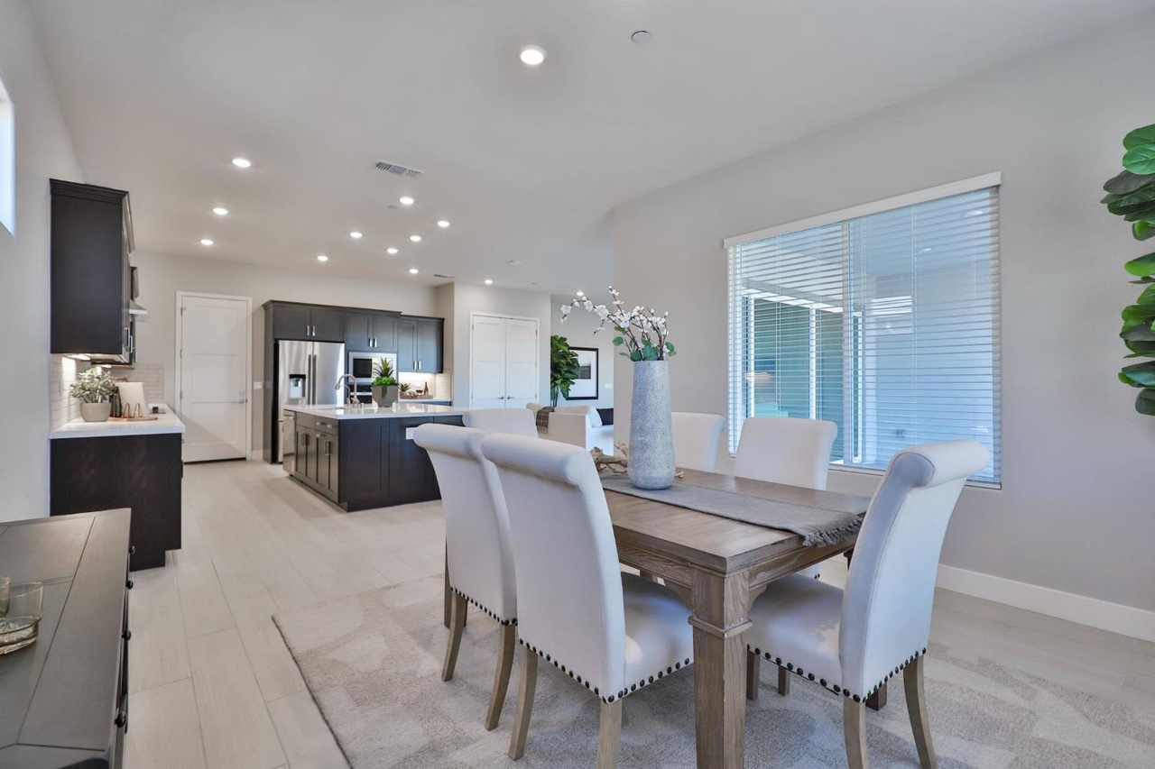 Starglow, Lincoln - Premiere Home Staging & Design