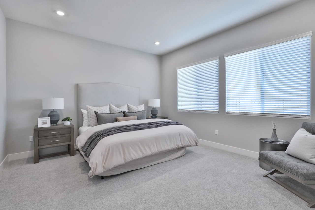 Starglow, Lincoln - Premiere Home Staging & Design