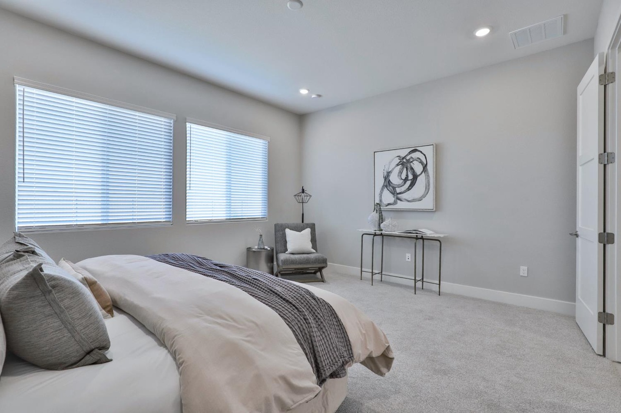 Starglow, Lincoln - Premiere Home Staging & Design