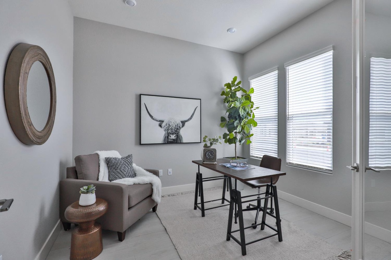 Starglow, Lincoln - Premiere Home Staging & Design