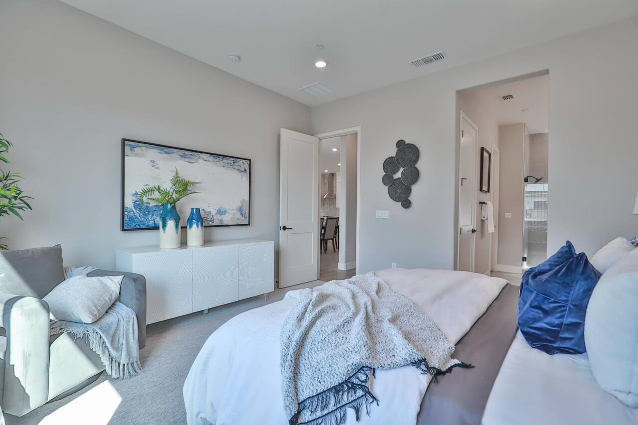 Starglow, Lincoln - Premiere Home Staging & Design