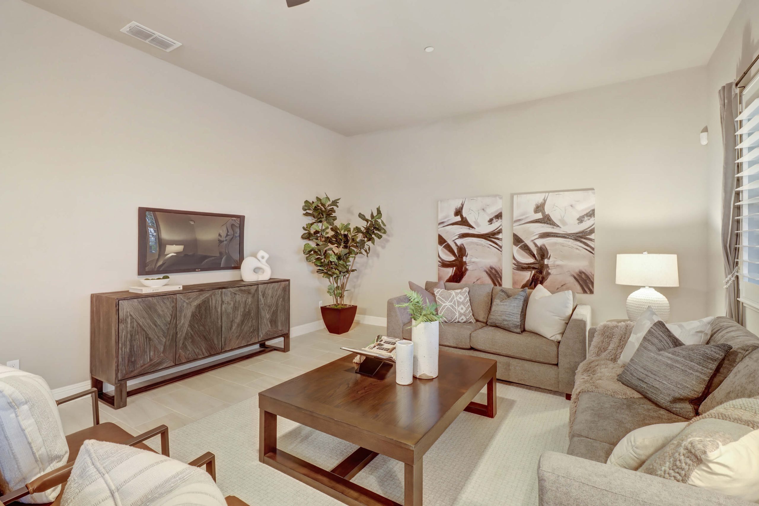 Demartini Dr, Roseville - Premiere Home Staging & Design