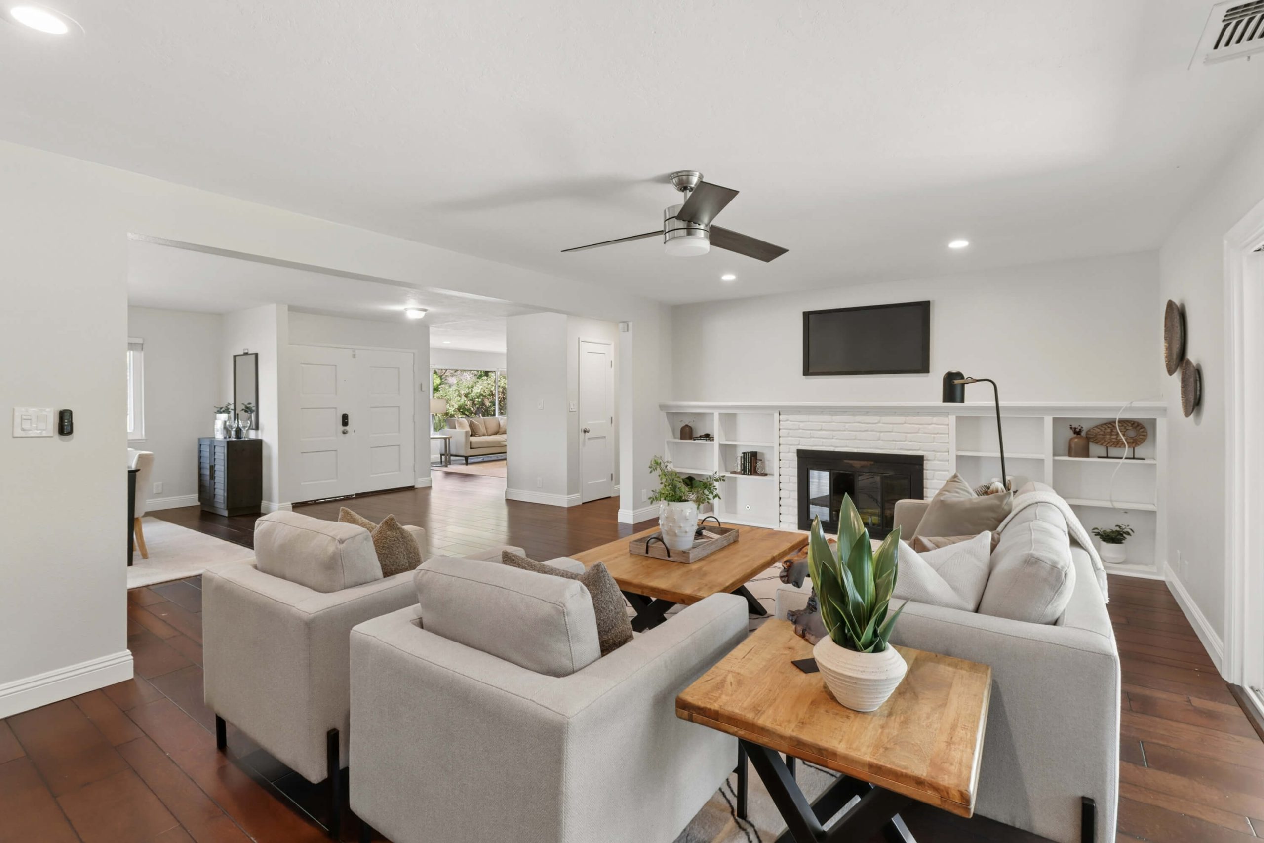 American River Dr, Sacramento - Premiere Home Staging & Design