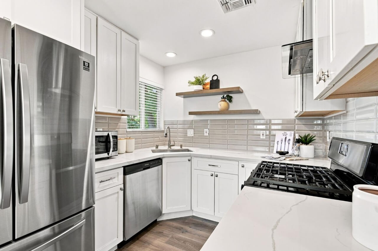 Biruta Ave, Orange - Premiere Home Staging & Design