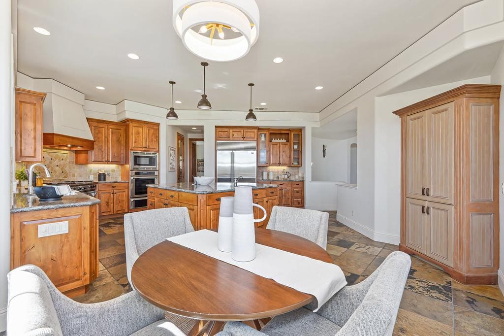 17240 Winchester Club Dr, Meadow Vista - Premiere Home Staging & Design