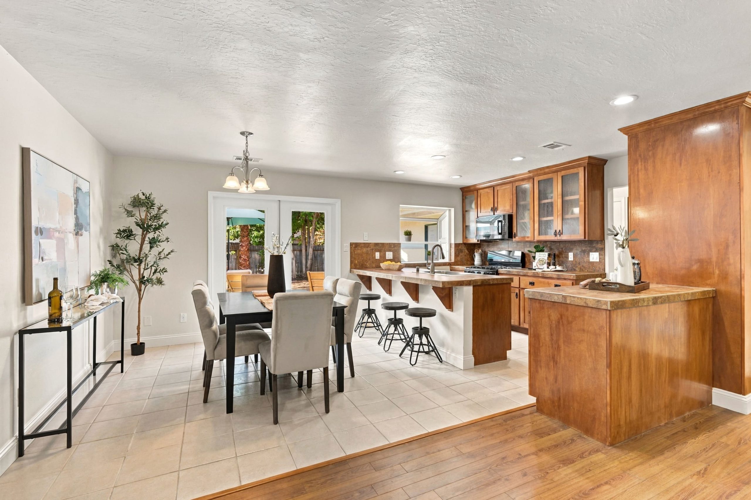 Chapel View Ln, Citrus Heights - Premiere Home Staging & Design