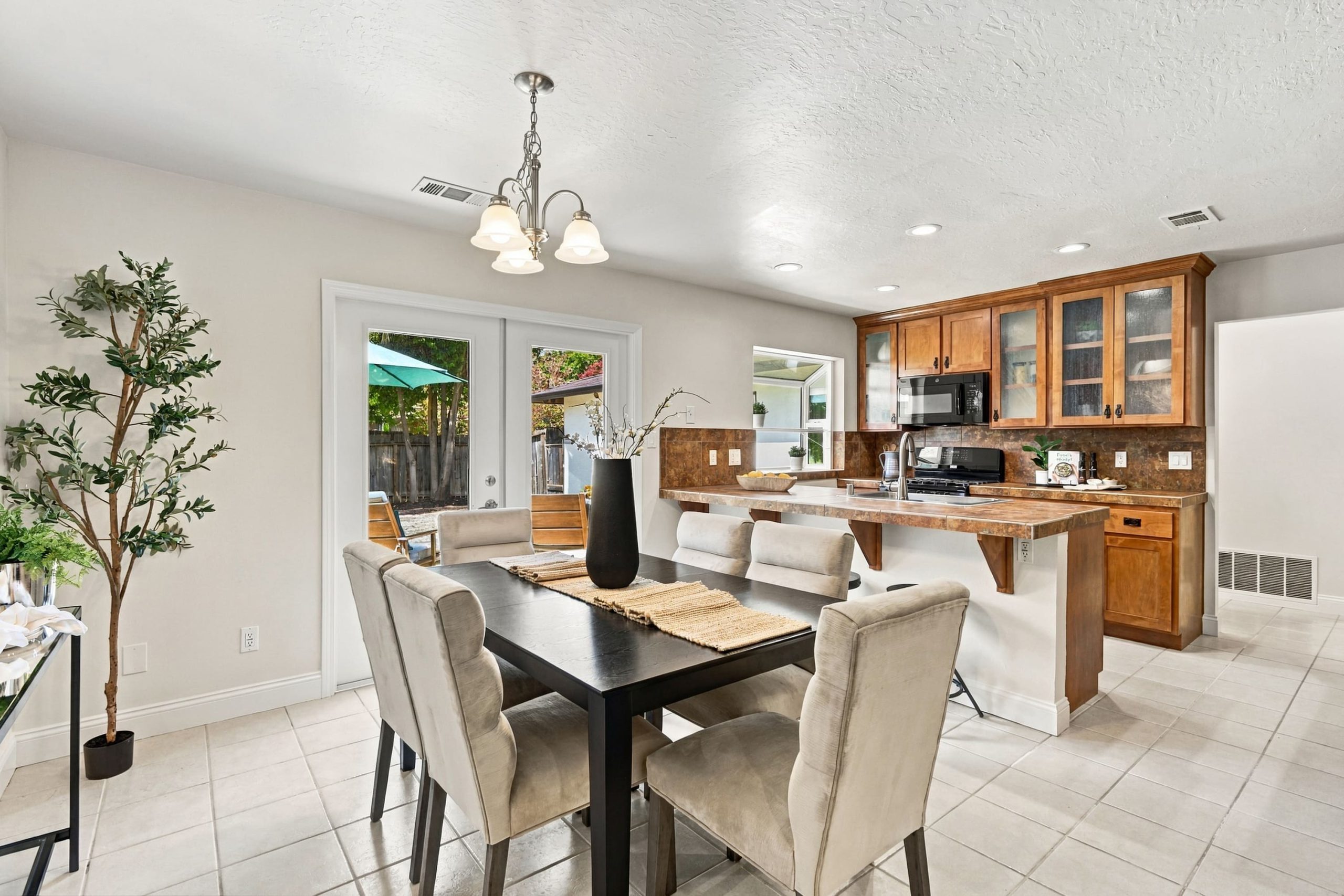 Chapel View Ln, Citrus Heights - Premiere Home Staging & Design