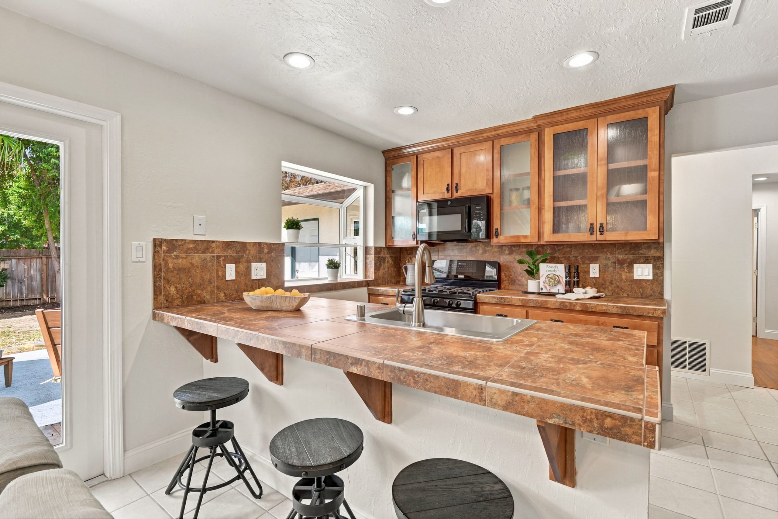 Chapel View Ln, Citrus Heights - Premiere Home Staging & Design