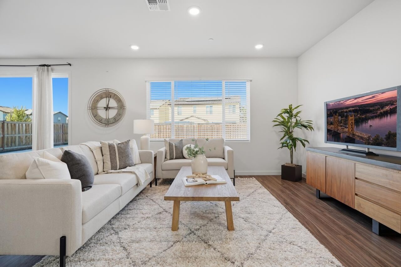 Dutch Creek St, West Sacramento - Premiere Home Staging & Design