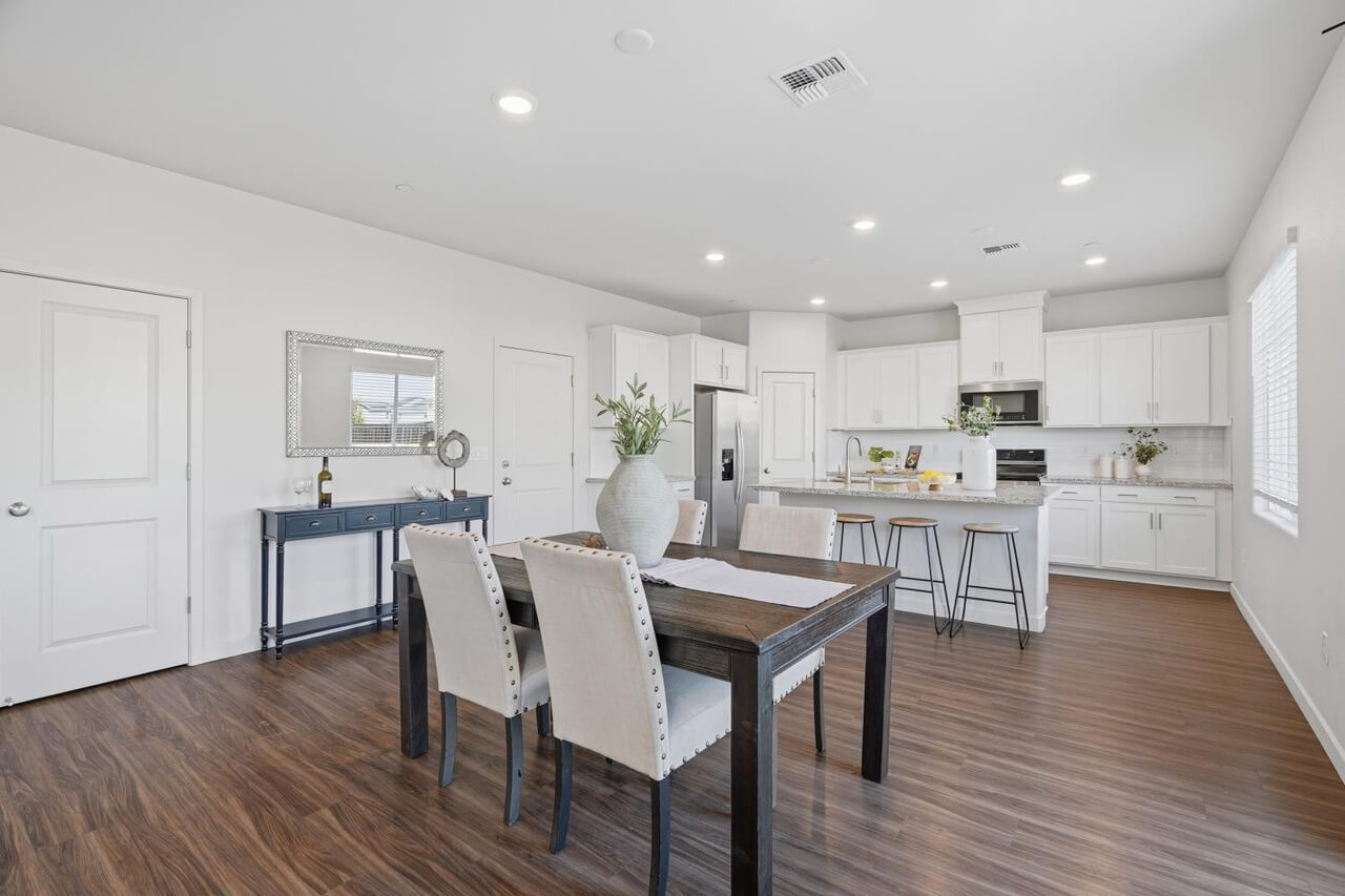 Dutch Creek St, West Sacramento - Premiere Home Staging & Design