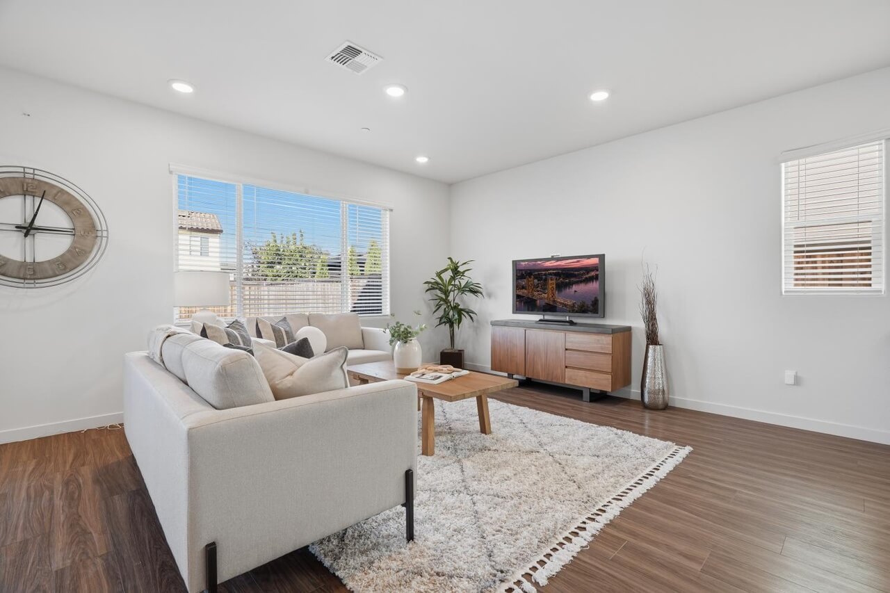 Dutch Creek St, West Sacramento - Premiere Home Staging & Design
