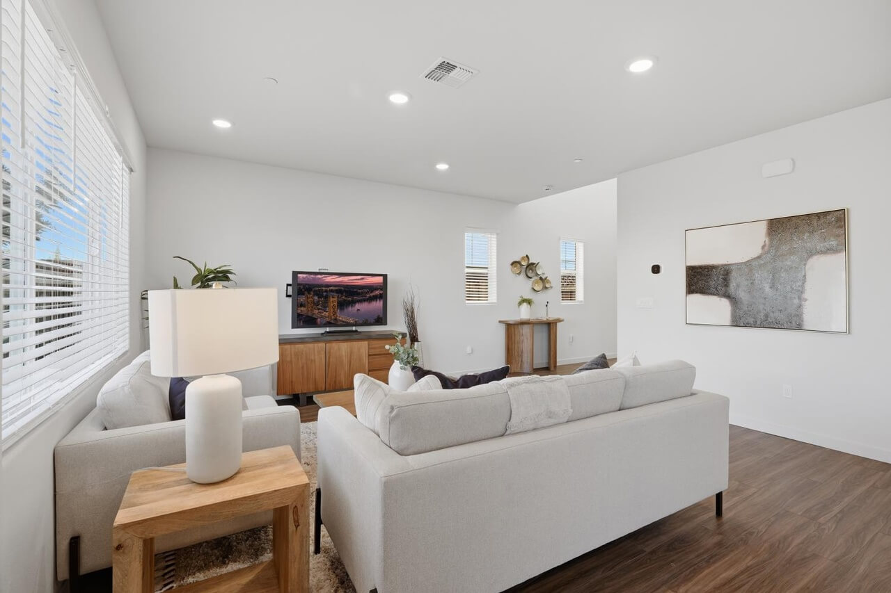 Dutch Creek St, West Sacramento - Premiere Home Staging & Design