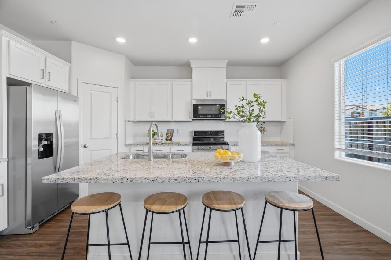 Dutch Creek St, West Sacramento - Premiere Home Staging & Design