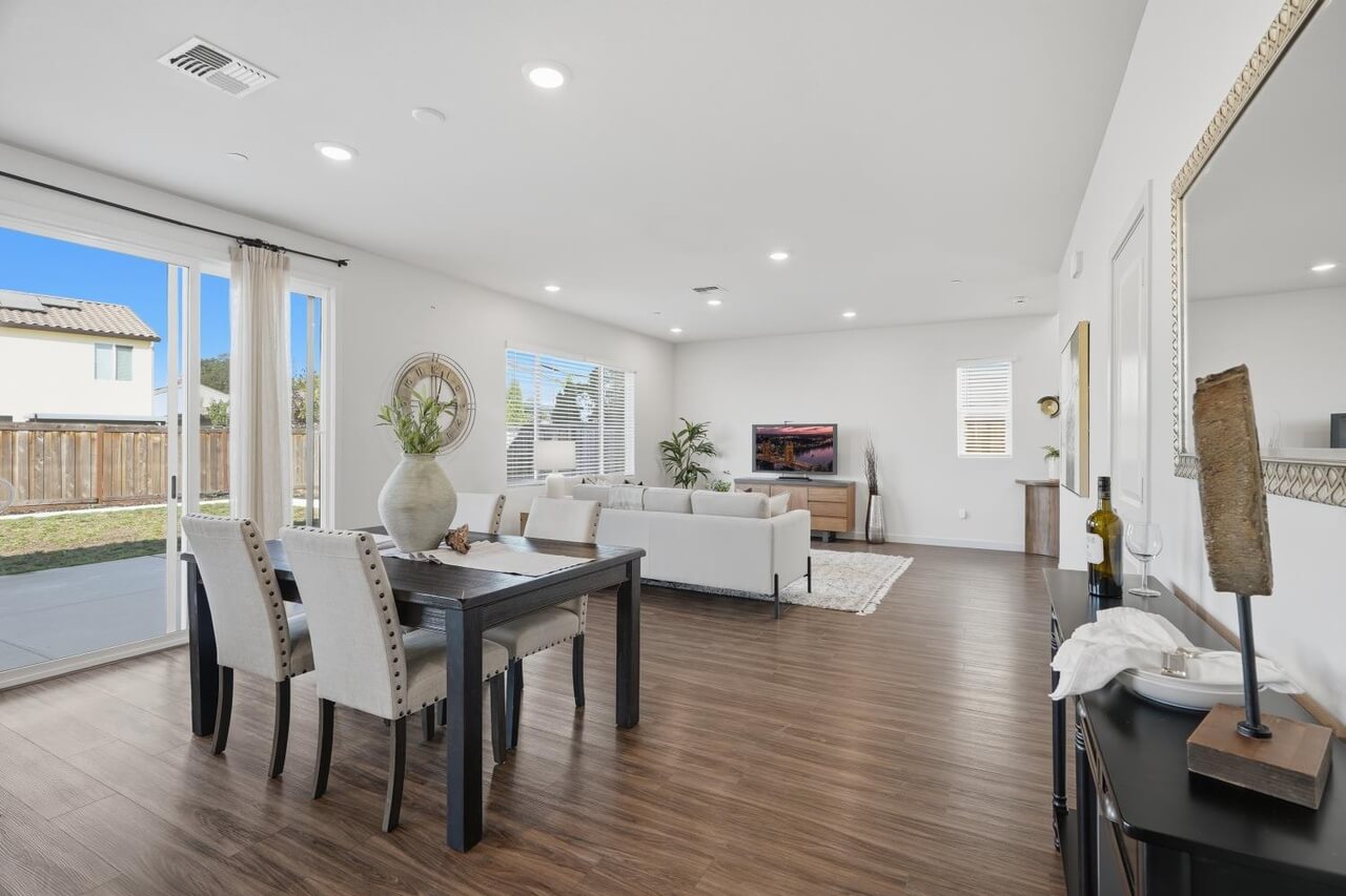 Dutch Creek St, West Sacramento - Premiere Home Staging & Design