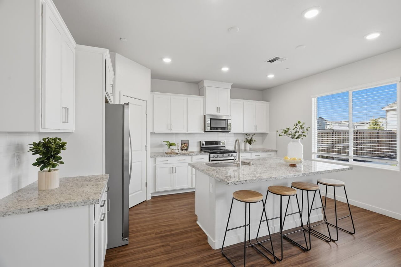 Dutch Creek St, West Sacramento - Premiere Home Staging & Design