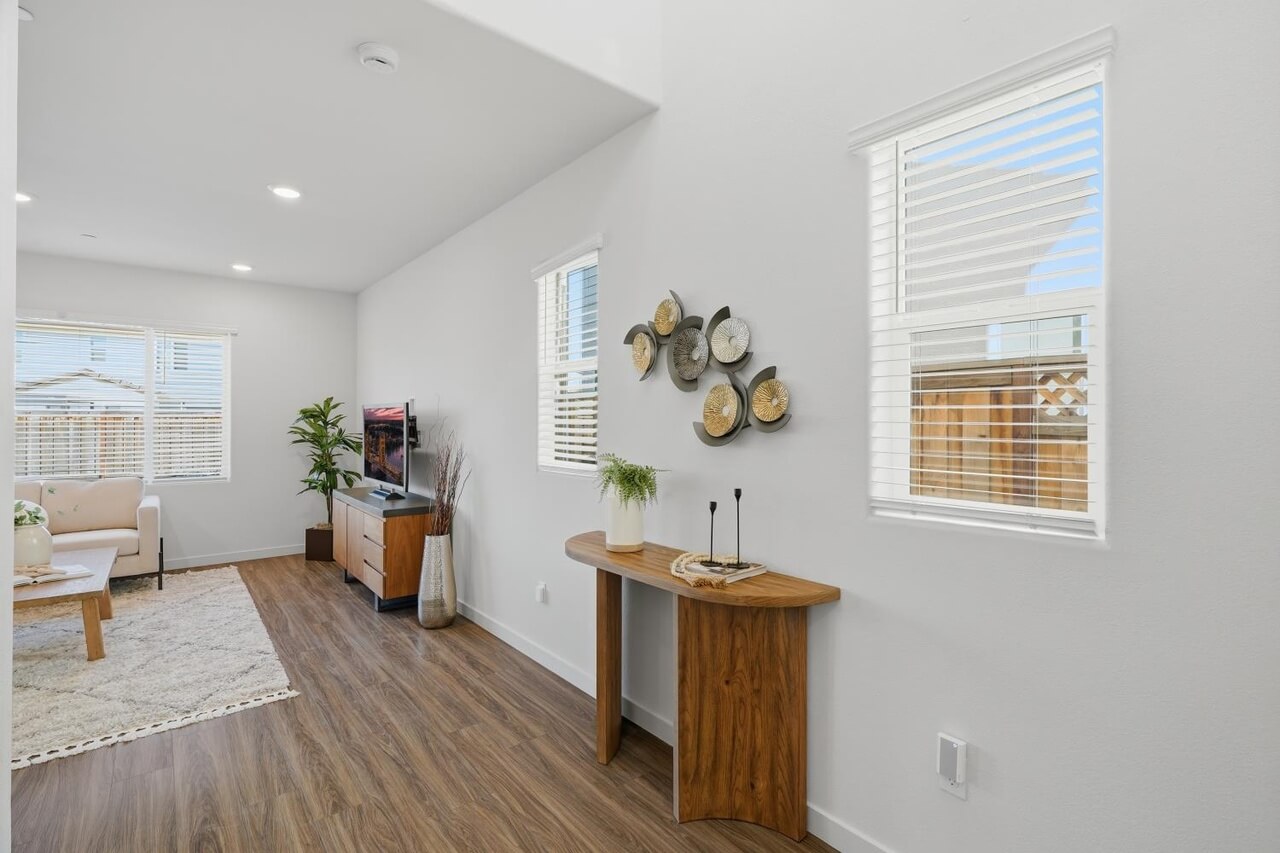 Dutch Creek St, West Sacramento - Premiere Home Staging & Design