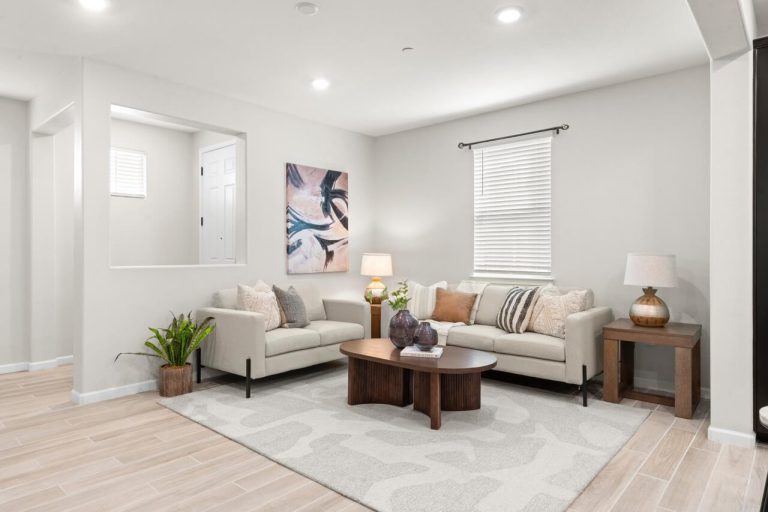 Juniper Lake Aly, Sacramento - Premiere Home Staging & Design