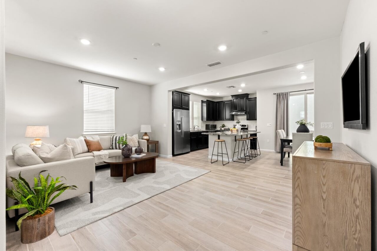 Juniper Lake Aly, Sacramento - Premiere Home Staging & Design