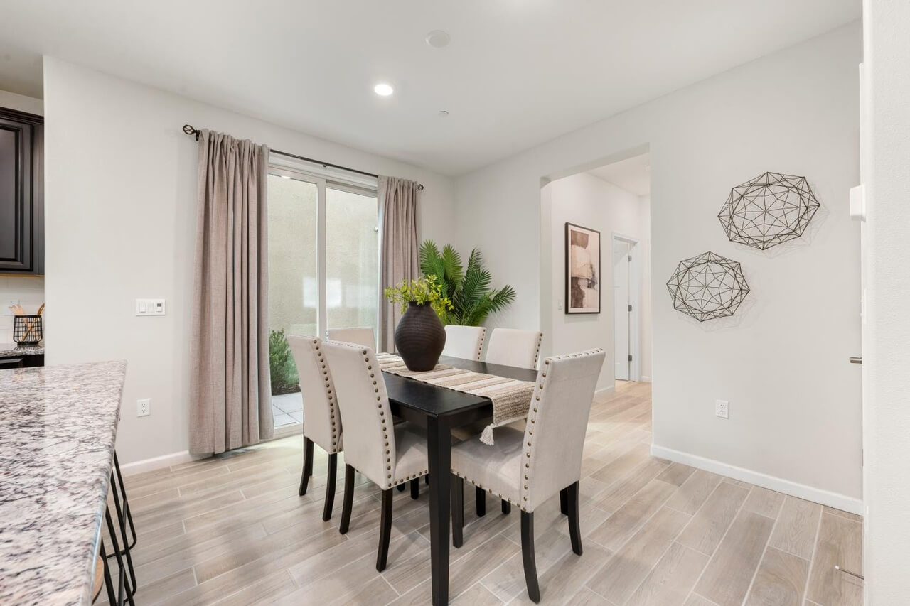 Juniper Lake Aly, Sacramento - Premiere Home Staging & Design