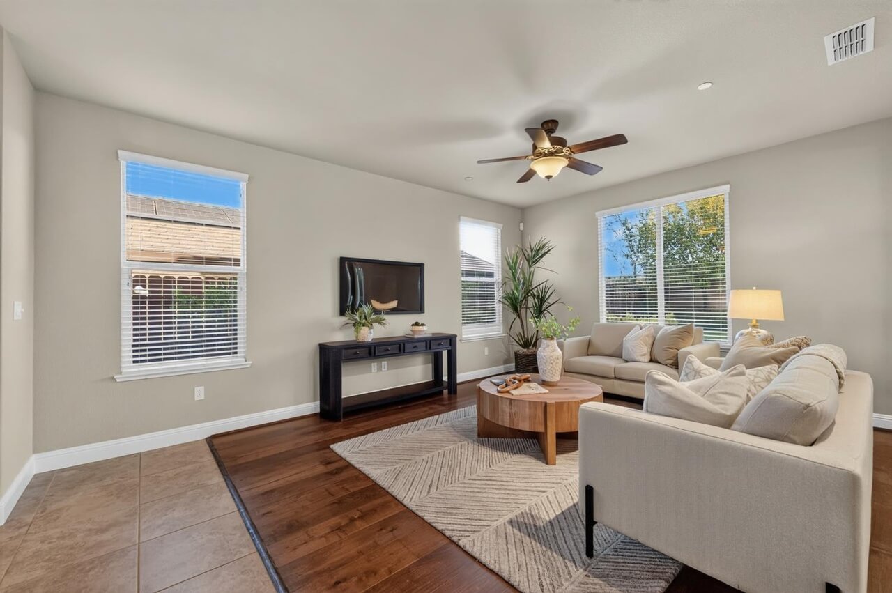 Lennon Dr, Roseville - Premiere Home Staging & Design
