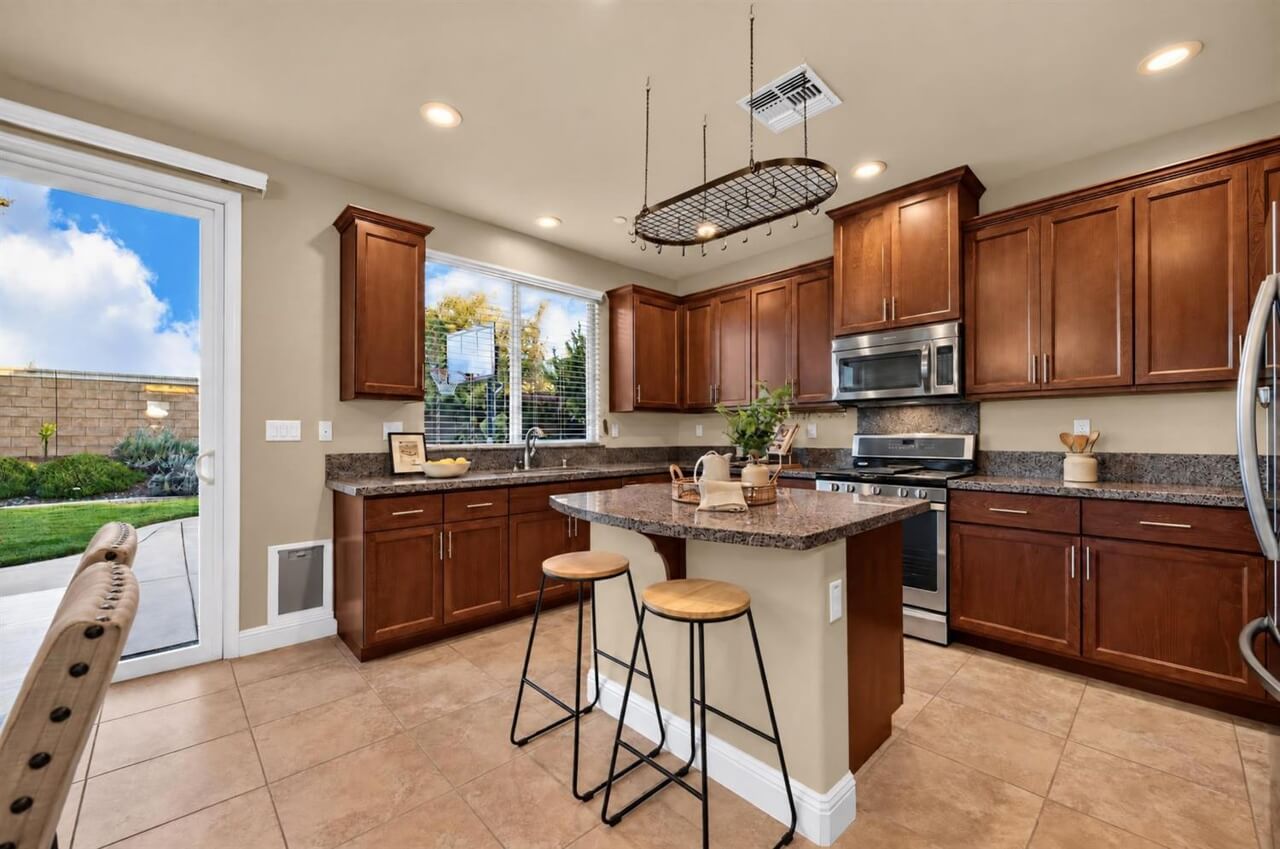 Lennon Dr, Roseville - Premiere Home Staging & Design
